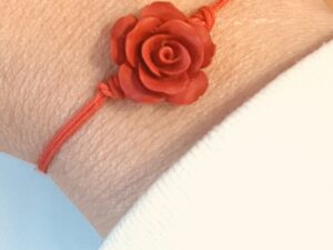 Lotusblume Armband der Liebe | Verstellbares Rotes Band | Energetischer Talisman aus Harz